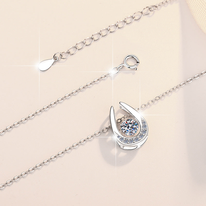 Damen Halskette mit funkelndem Kristall-Anhänger und eleganter Detailgestaltung Shop Nory