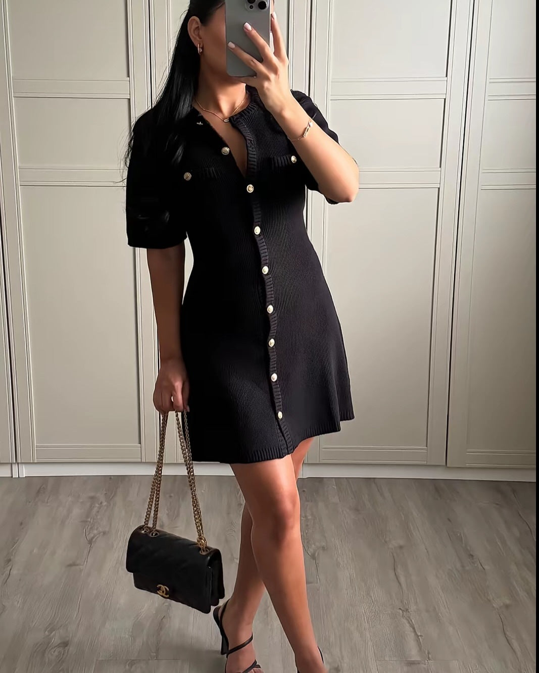 Damen Strickkleid mit kurzen Ärmeln und Knopfleiste