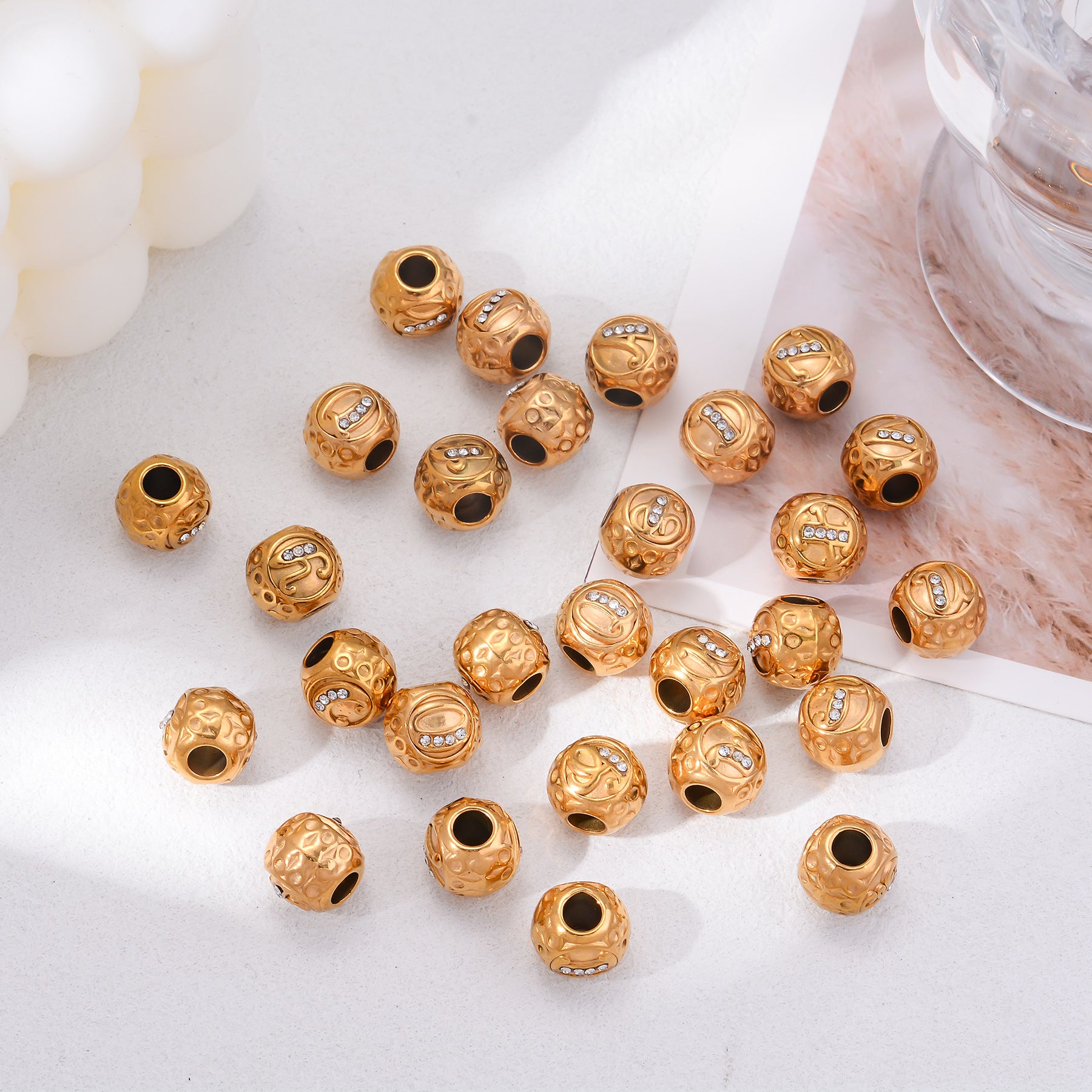 Damen Charm-Anhänger mit personalisiertem Buchstaben und funkelnden Kristallen Shop Nory