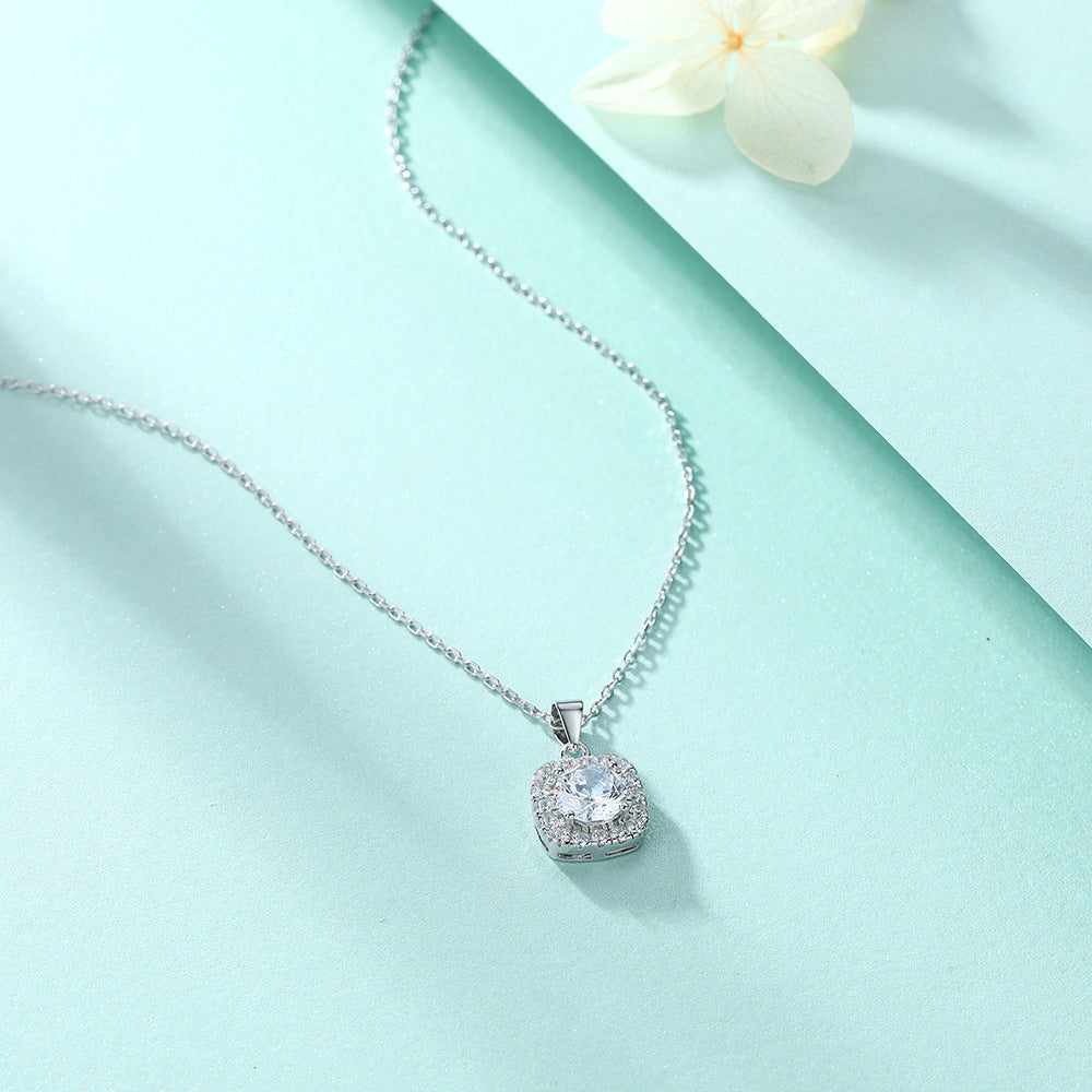 Damen Halskette mit luxuriösem, blauen Kristall und funkelndem Zirkonia-Rahmen Shop Nory