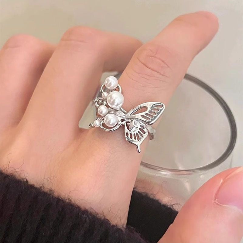 Damen Eleganter und romantischer Ring mit Zierperlen und Schmetterling Shop Nory