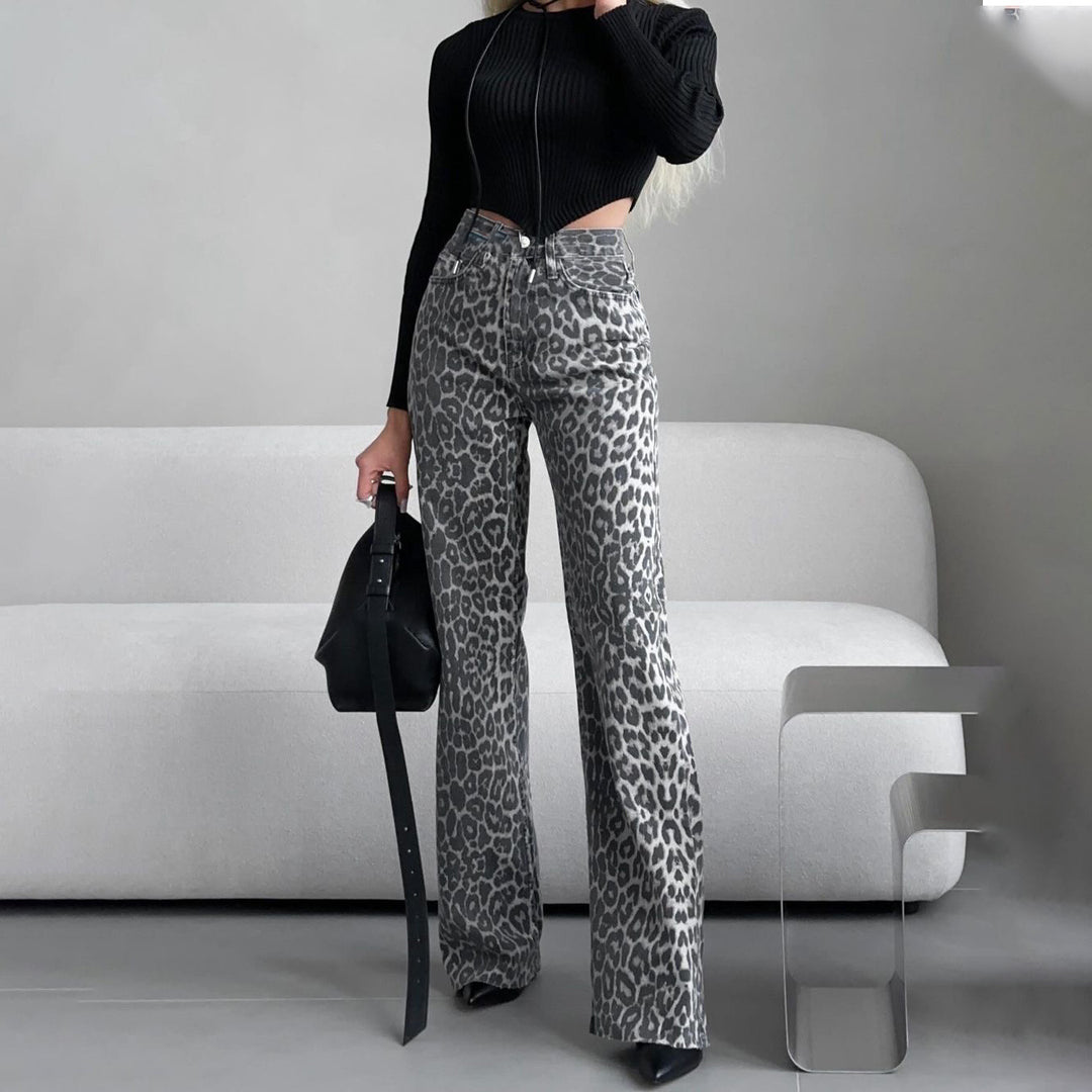 Damen Highwaist Schlagjeans mit dezenter Leo-Print, weitem Bein und rohem Saum Shop Nory