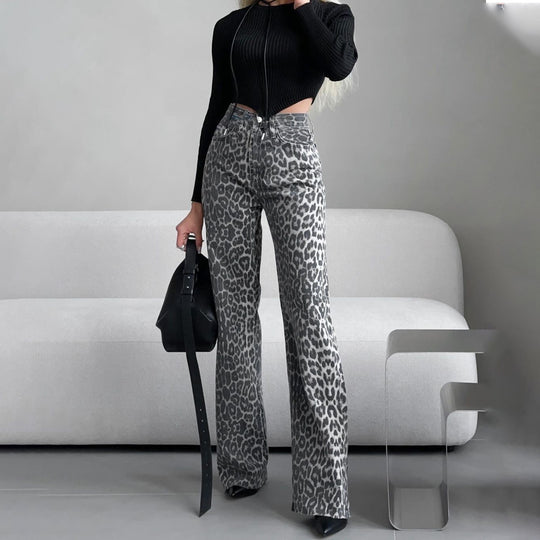 Damen Highwaist Schlagjeans mit dezenter Leo-Print, weitem Bein und rohem Saum Shop Nory