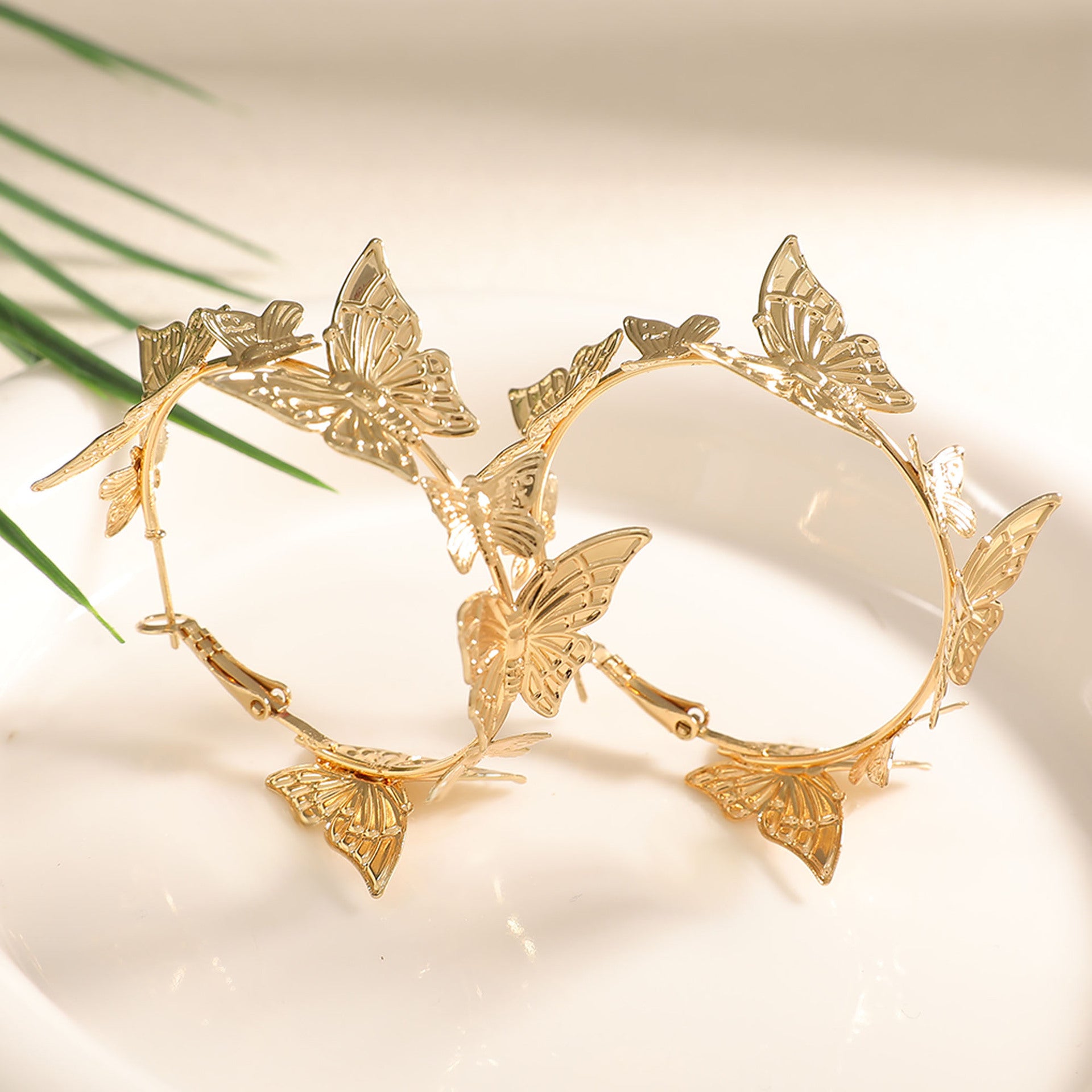 Damen Schmuckarmband mit ausgefallenem Rippenmuster Shop Nory