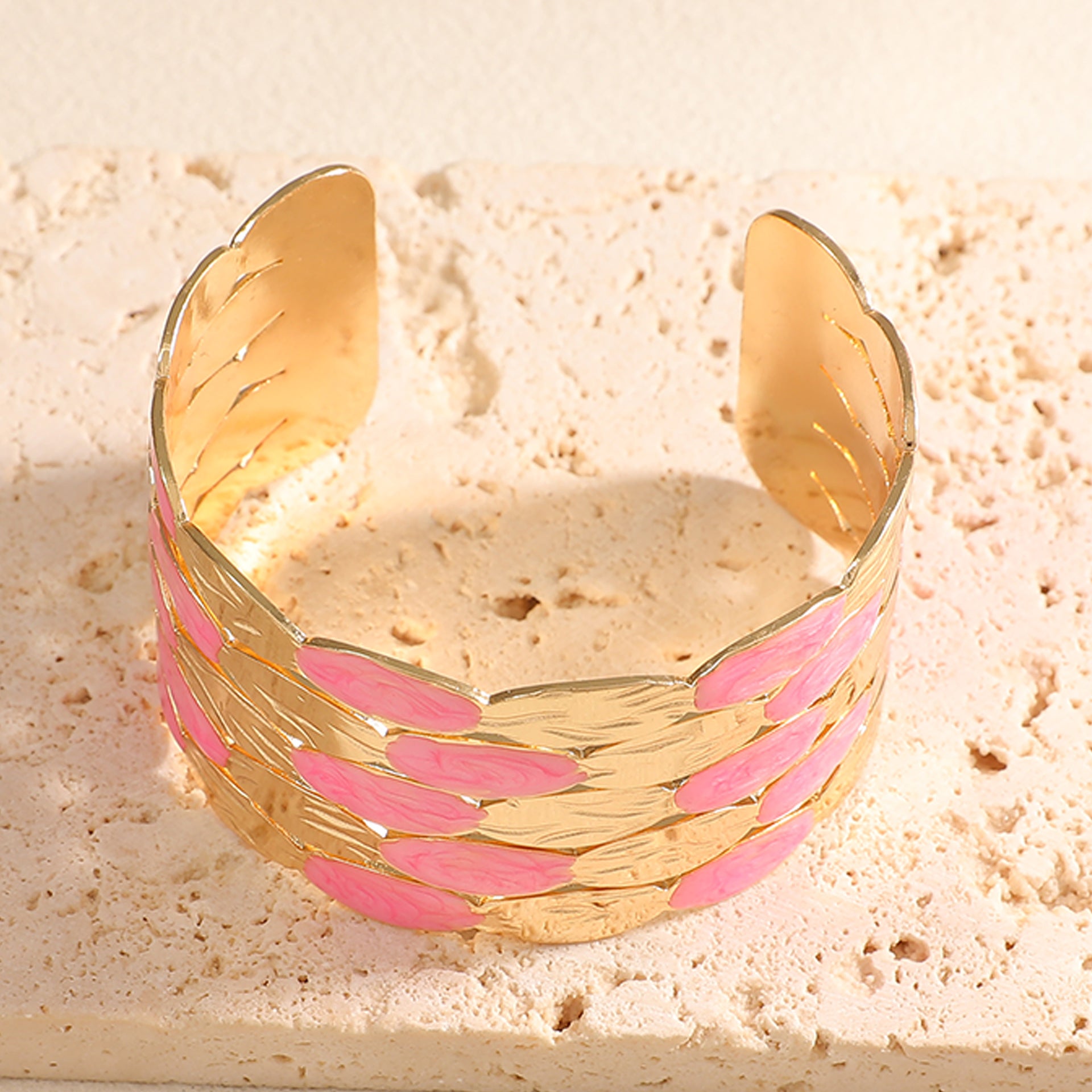 Damen Armreif mit kunstvollem, floralem Motiv Shop Nory