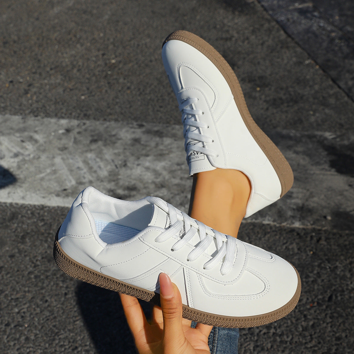 Damen Sneakers im sportlichen Retro-Stil mit rutschfester Sohle