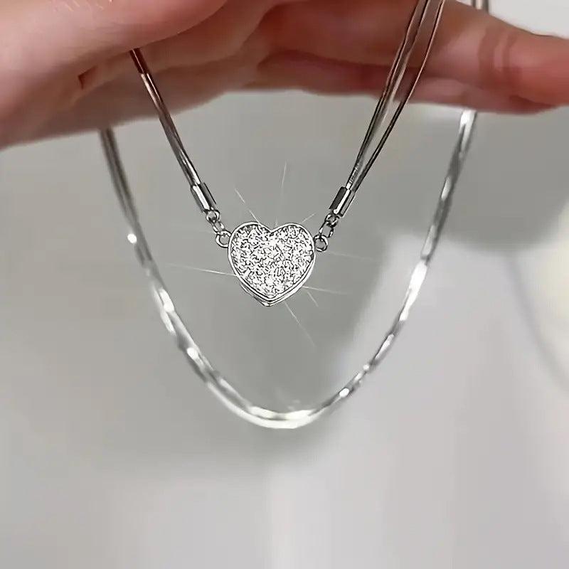 Damen Halskette mit einzigartigem Herzanhänger und funkelnden Zirkonia Steinen Shop Nory