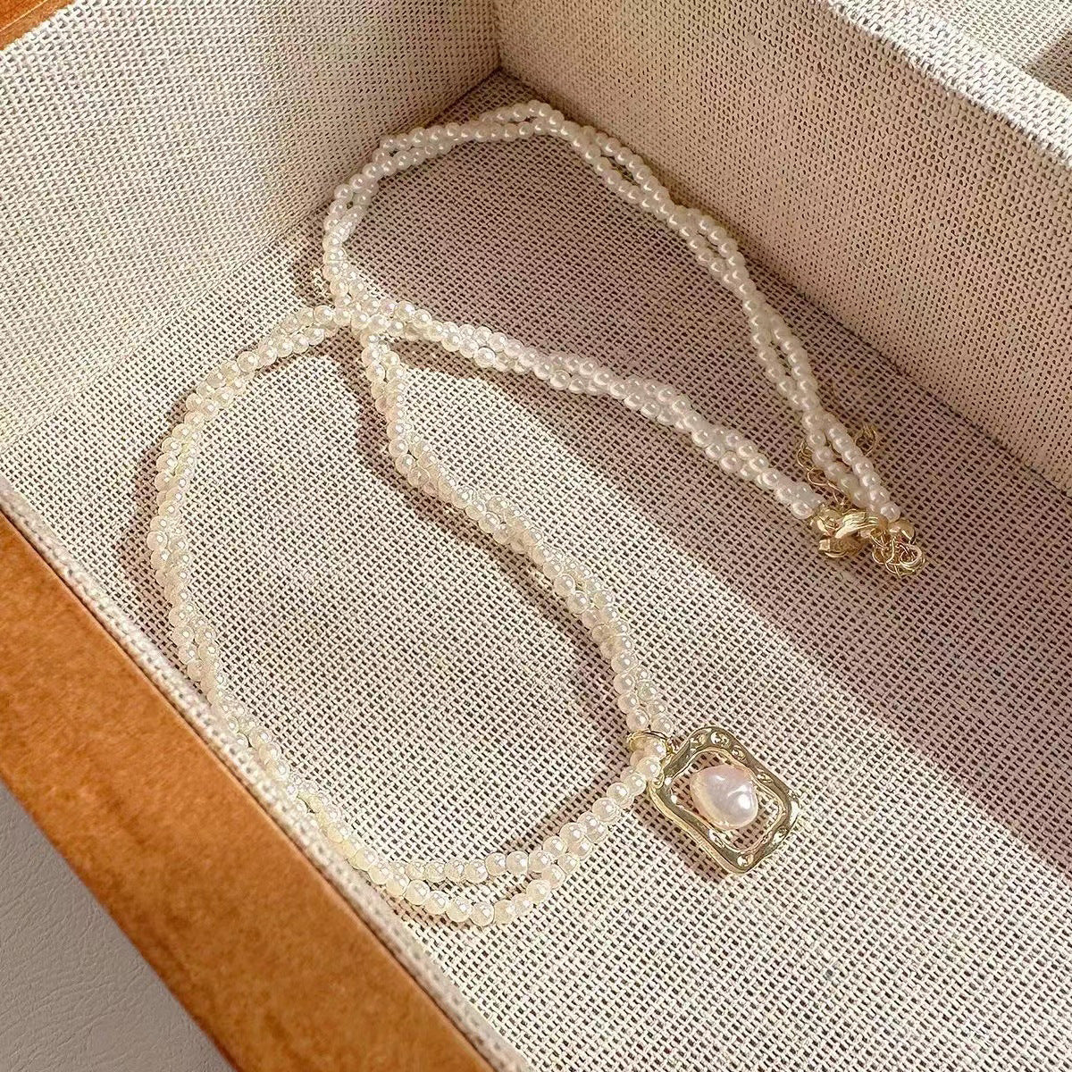Damen Halskette mit exquisitem Perlenanhänger und filigraner Kettenstruktur Shop Nory