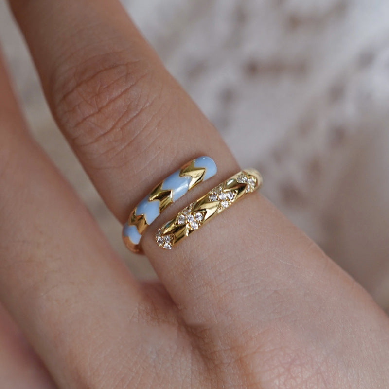 Damenring mit elegantem geflochtenem Design und schimmernden Akzenten Shop Nory