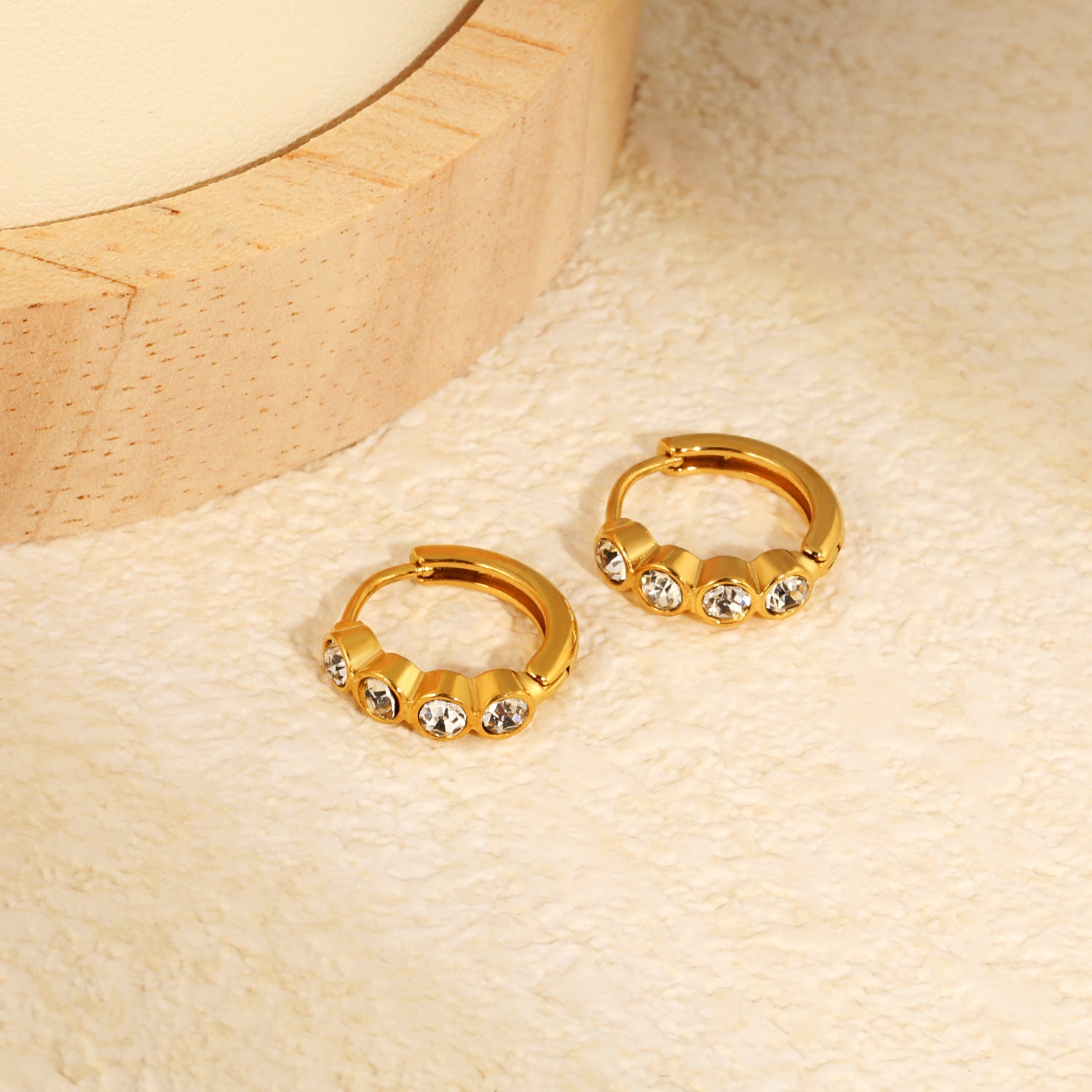 Damen Creolen mit funkelnden Zirkonia Shop Nory