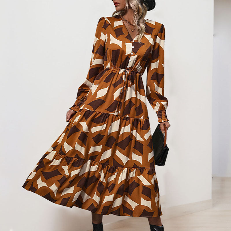 Damen Langes Stufen-Maxikleid mit grafischem Print, V-Ausschnitt, Kordelbund und gerafften Manschetten Shop Nory