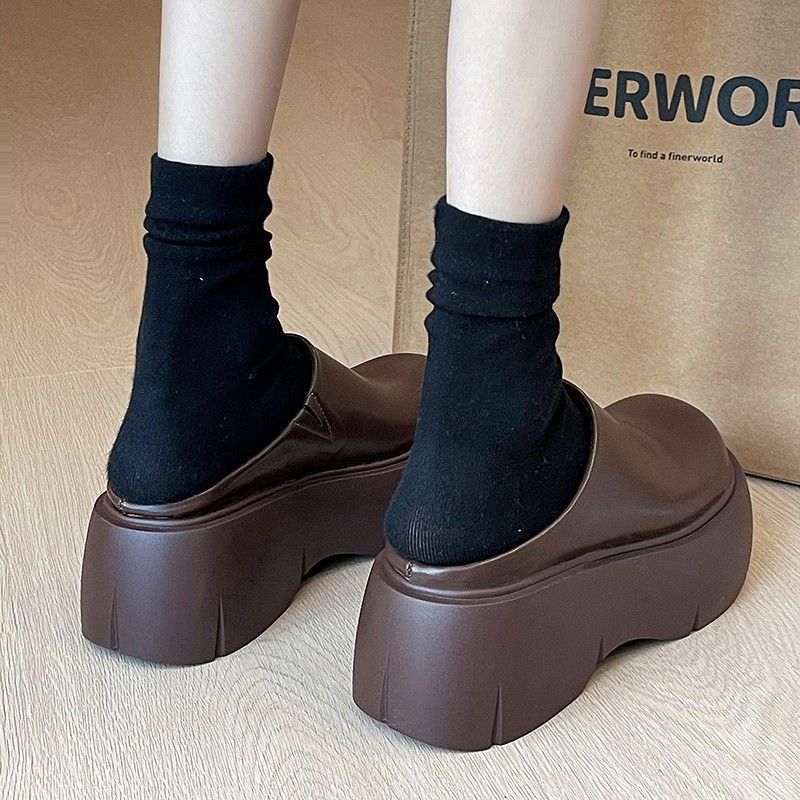 Damen Modische Clogs mit strukturierter Laufsohle und bequemem Einstieg Shopnory