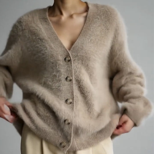 Damen Flauschiger Eyelash-Mix Oversize-Cardigan mit V-Ausschnitt und dekorativen Holzknöpfen Shop Nory
