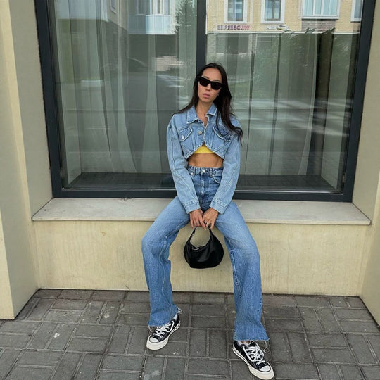 Damen Cropped-Jeansjacke mit geschwungenem Saum und Pattentaschen Shop Nory