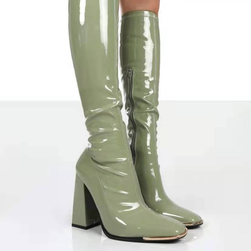 Damen Kniehohe Lackstiefel mit Blockabsatz, quadratischer Spitze und Metallkappenschutz Shop Nory