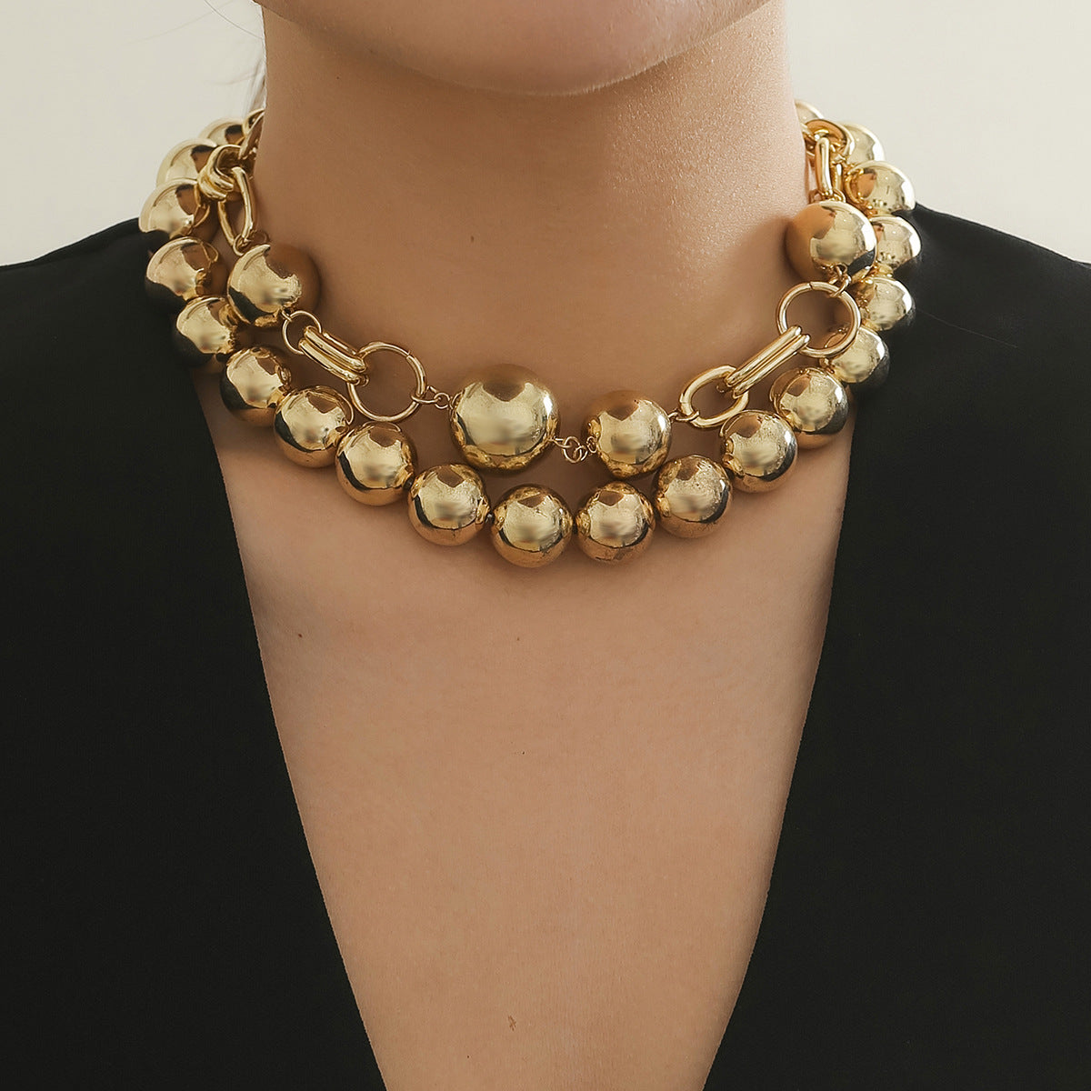 Damen mehrlagige Kettenhalskette mit glänzenden Kugeldetails Shop Nory