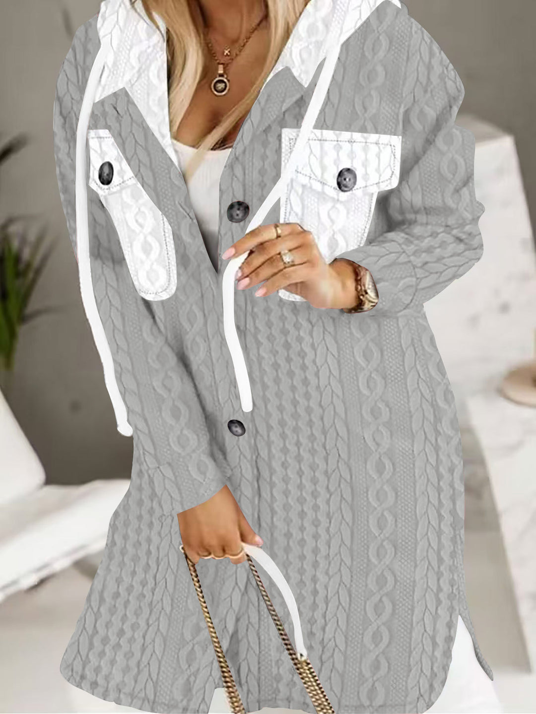 Damen Longline-Strickmantel mit Kapuze, Zierknöpfen und Kontrasttaschen Shop Nory