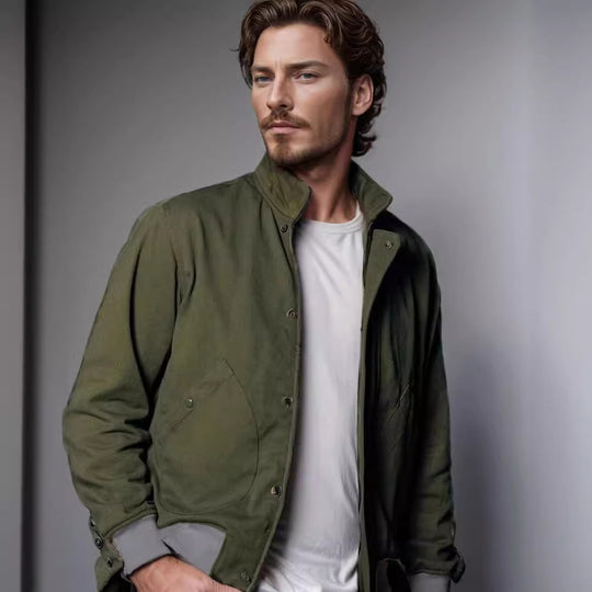 Herren Kurzblouson mit Stehkragen, verdeckter Druckknopfleiste und Rippbündchen Shop Nory