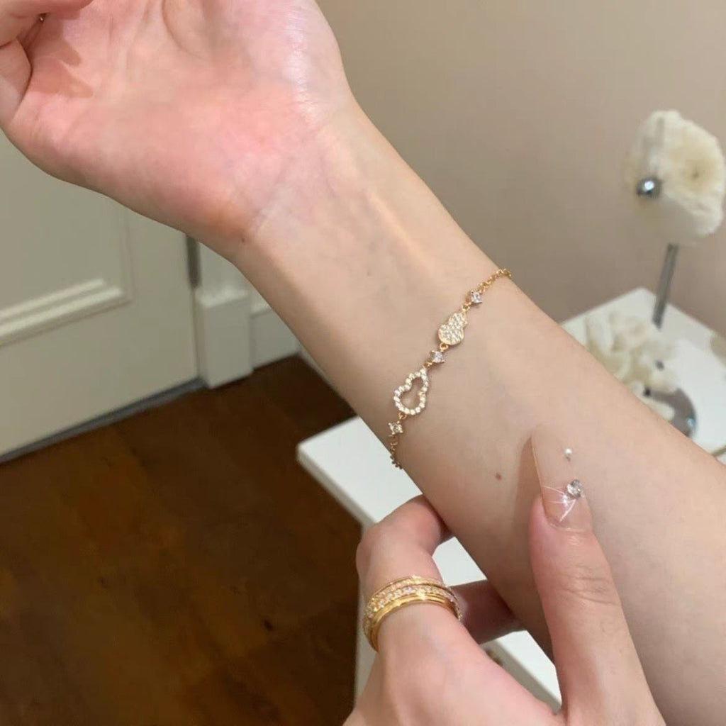 Damenarmband mit funkelnden Zirkonia-Elementen und zartem Design Shop Nory