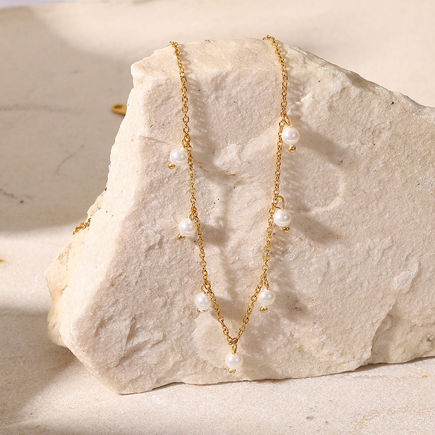 Damen Halskette mit eleganten Süßwasserperlen und feiner Gliederkette Shop Nory
