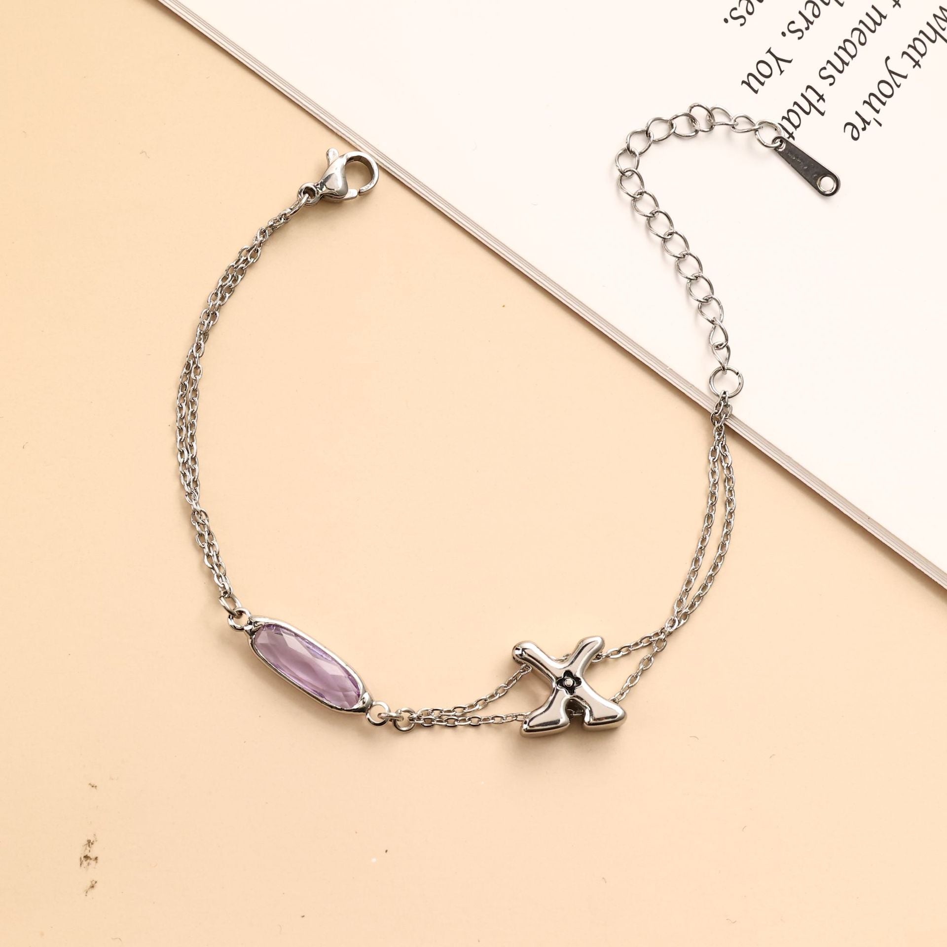 Damen Armbanduhr mit facettiertem Kristall und eleganter Schließe Shop Nory