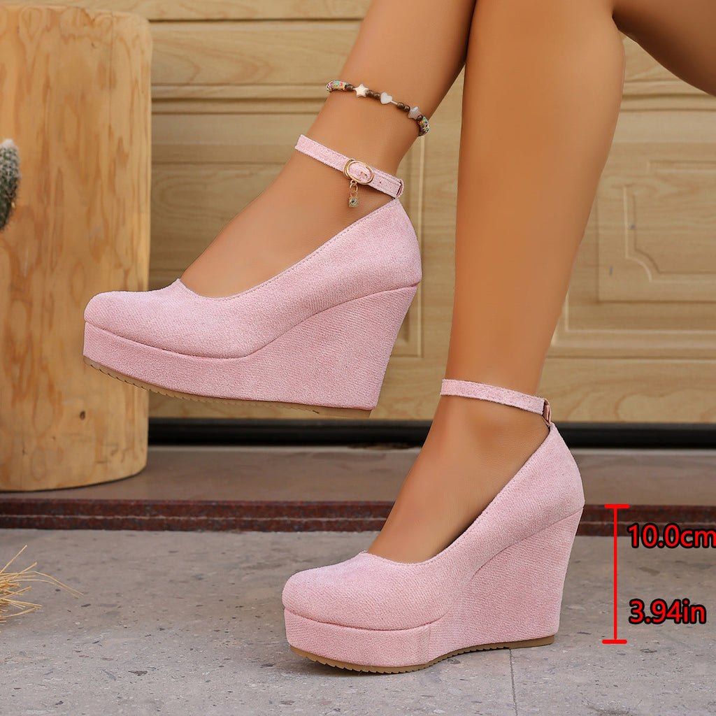 Damen Wedge-Pumps mit dekorativem Riemchen und exzellentem Fußbett
