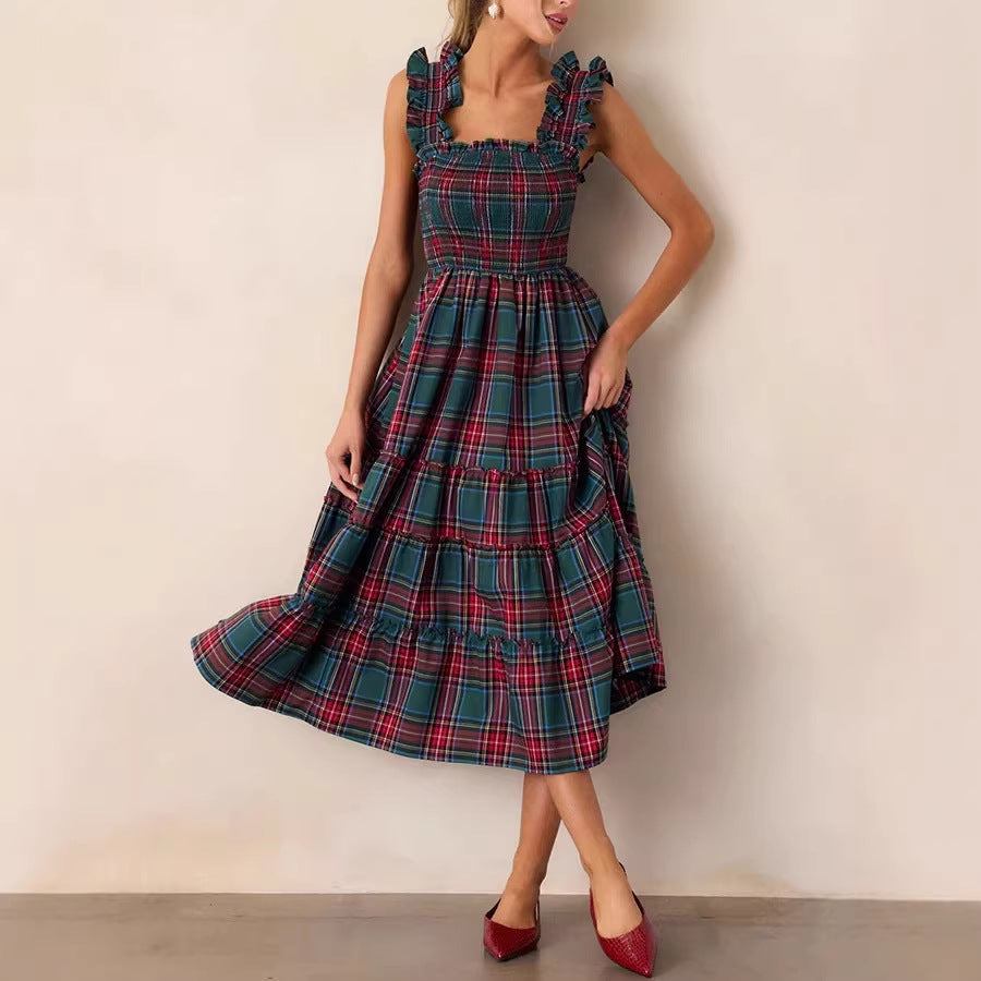 Damen Maxikleid mit voluminösen Rüschendetails und klassischen Karo-Muster