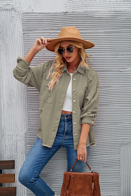 Damen Oversized Denim Jacke mit fransigen Details und Knopfleiste