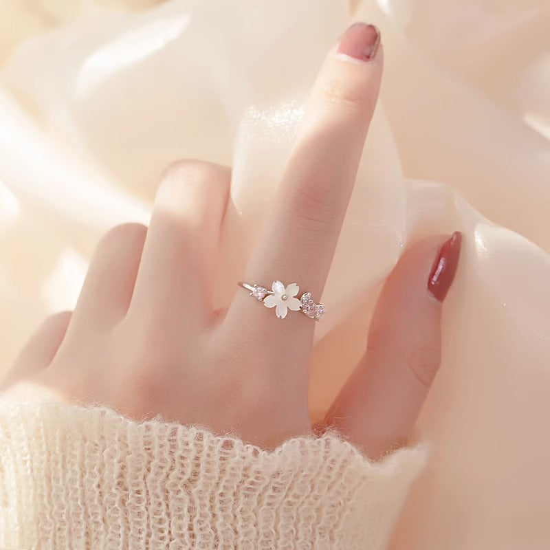 Damenring mit einem eleganten floralen Design Shop Nory