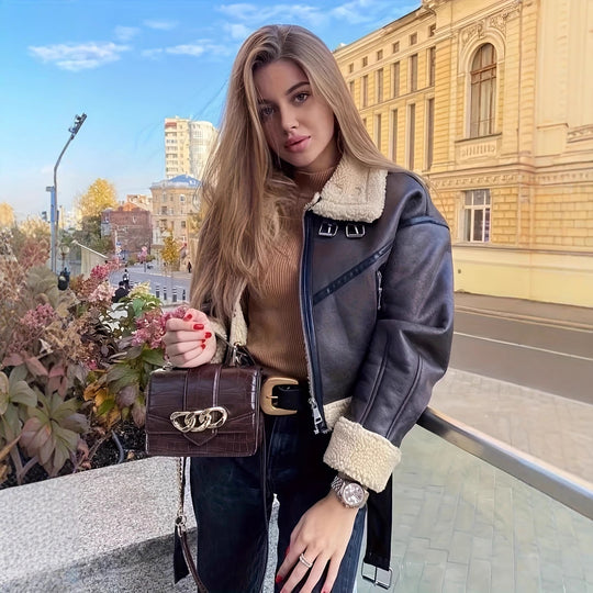 Damen Trendige und stilvolle Lederjacke mit Teddyfutter