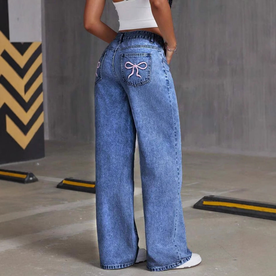 Damen Weit geschnittene Jeans mit kräftigen Kontrastnähten und verspielt gestickten Taschen