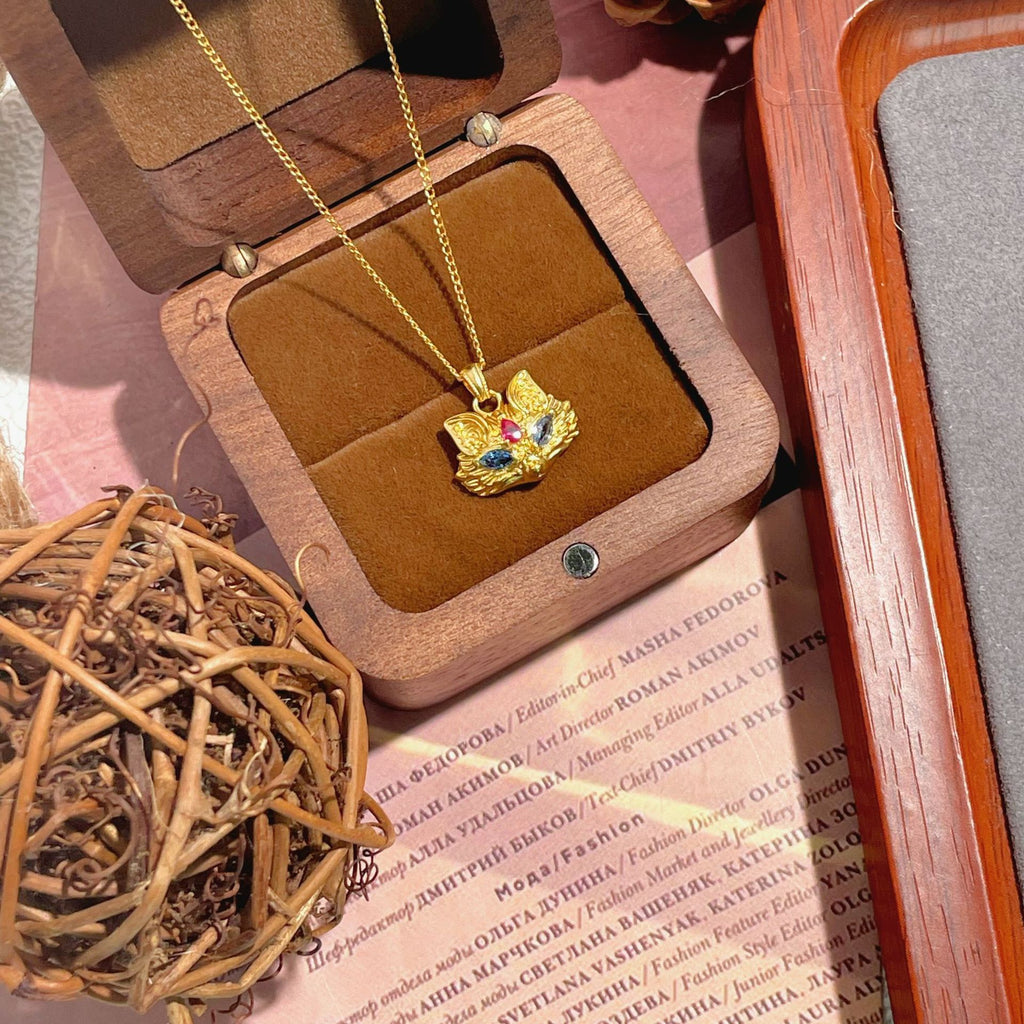 Damen Halskette mit detailliertem Katzenanhänger und strahlenden Kristallen Shop Nory