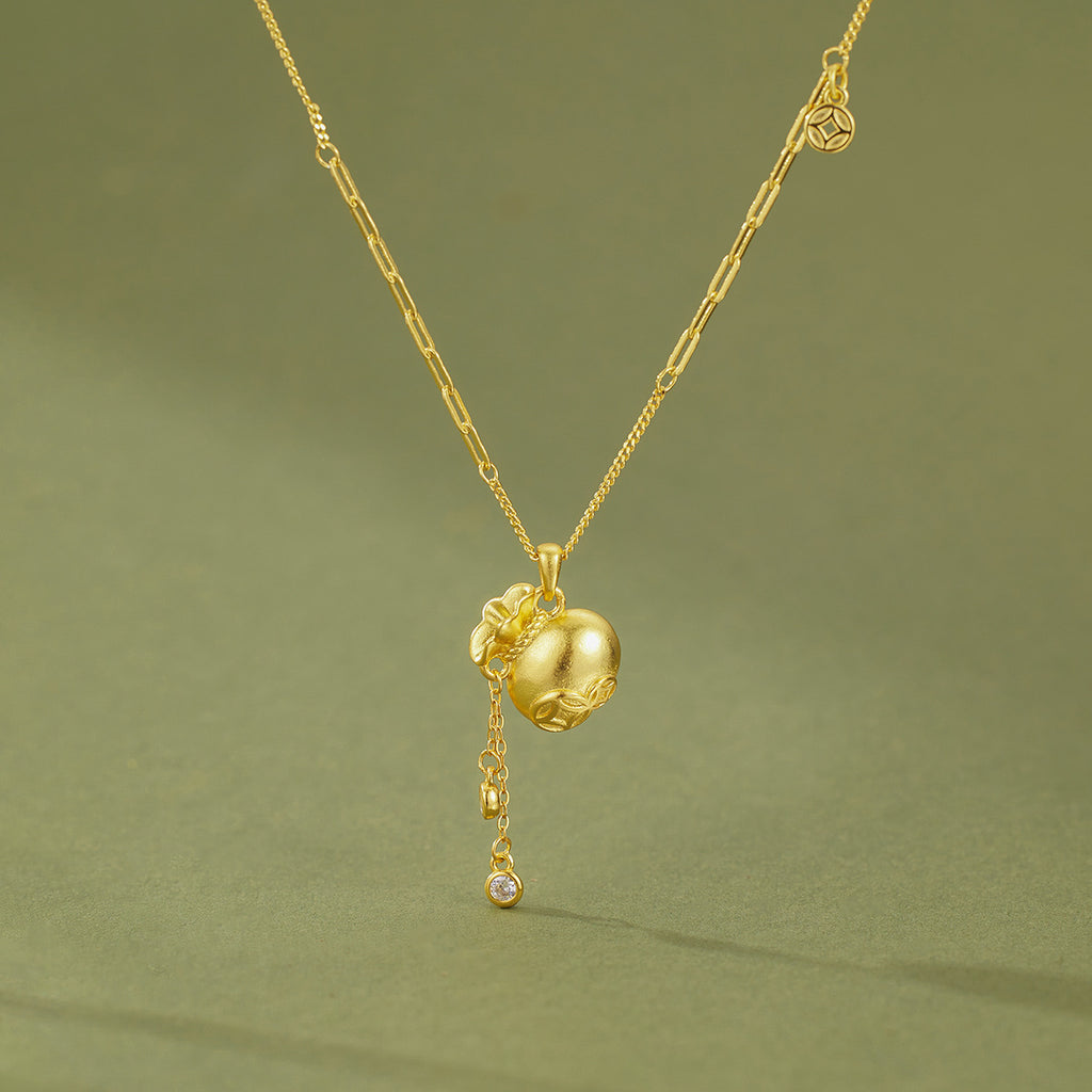 Damen Halskette mit einzigartigem Anhänger aus hochwertigem Gold und funkelnden Details Shop Nory