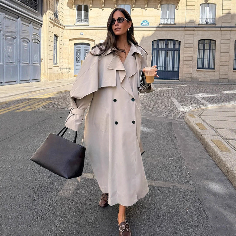 Damen eleganter Trenchcoat mit minimalistischem Design und praktischen Taschen