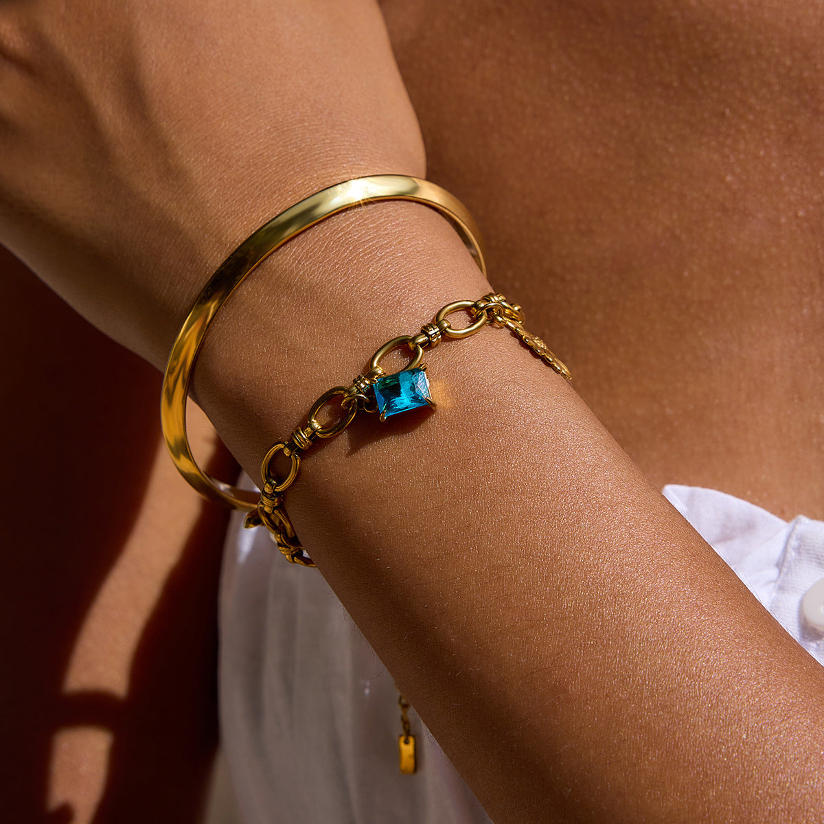 Damen Offenes Armband aus hypoallergenem Edelstahl mit elegantem Design Shop Nory