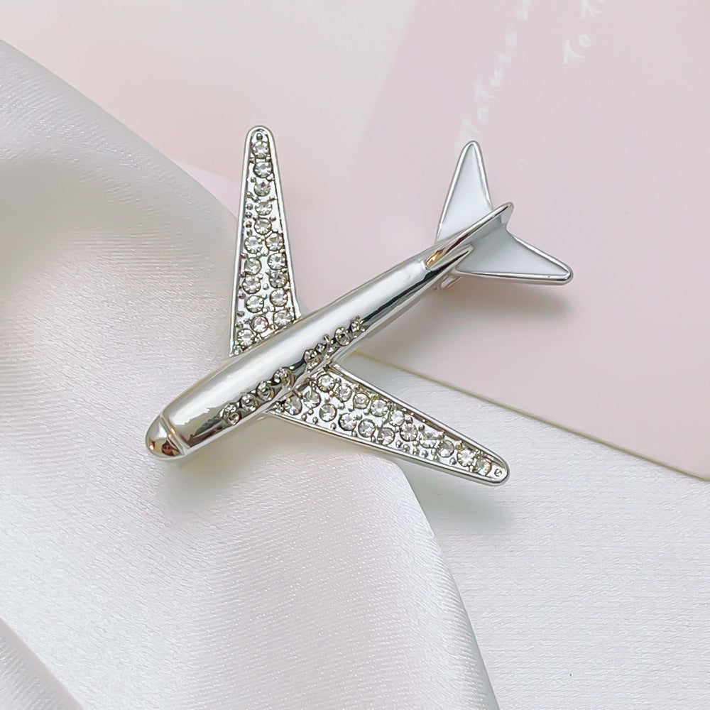 Elegante Flugzeugbrosche mit Kristallbesatz und Sicherem Nadelverschluss