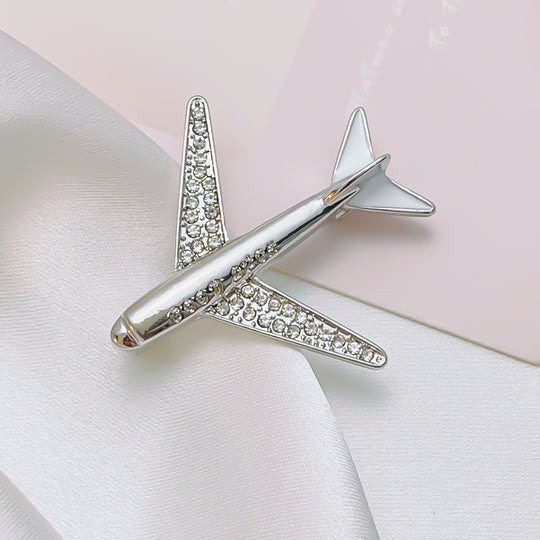 Elegante Flugzeugbrosche mit Kristallbesatz und Sicherem Nadelverschluss