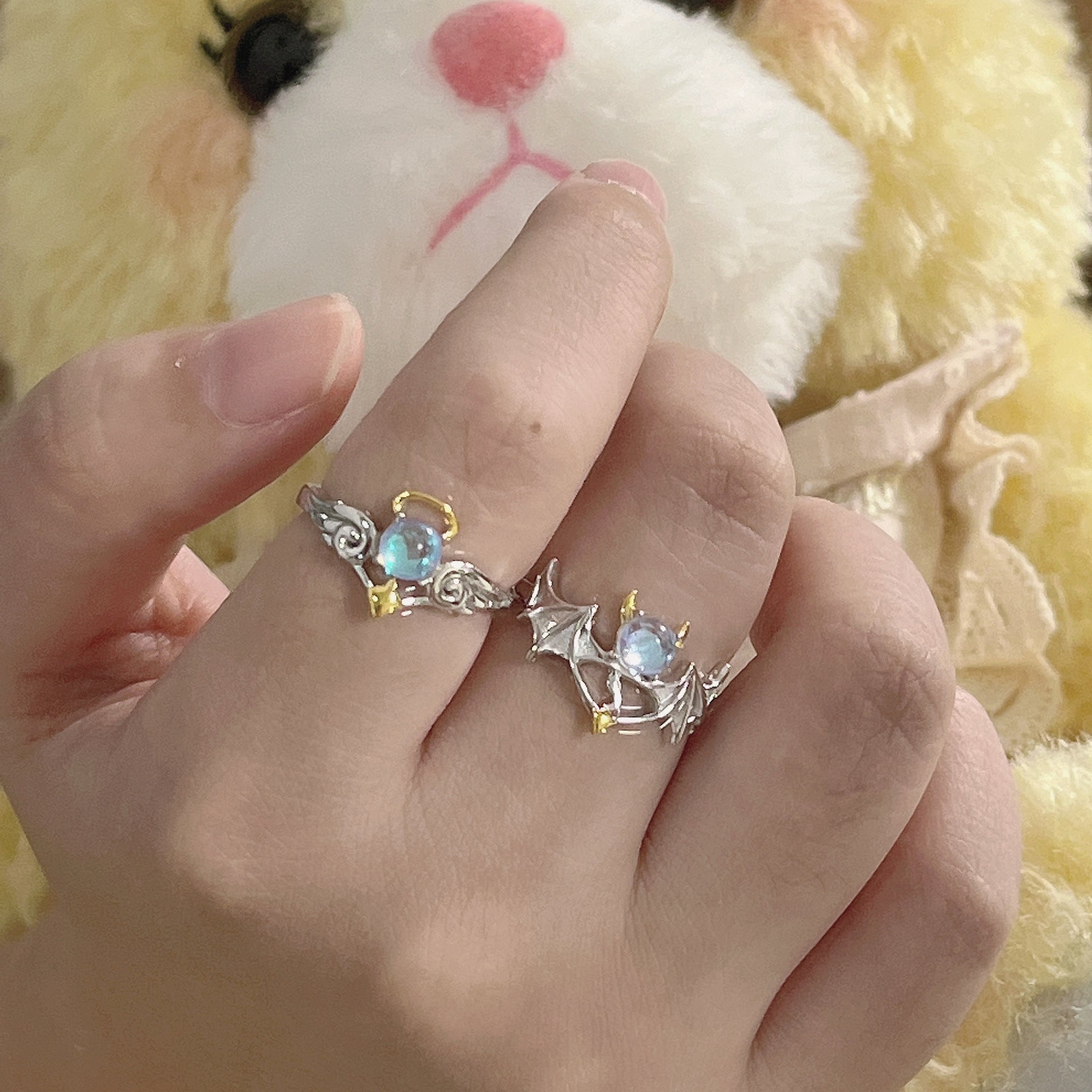 Damen kunstvoller Ring mit funkelndem Opal und eleganten Details Shop Nory