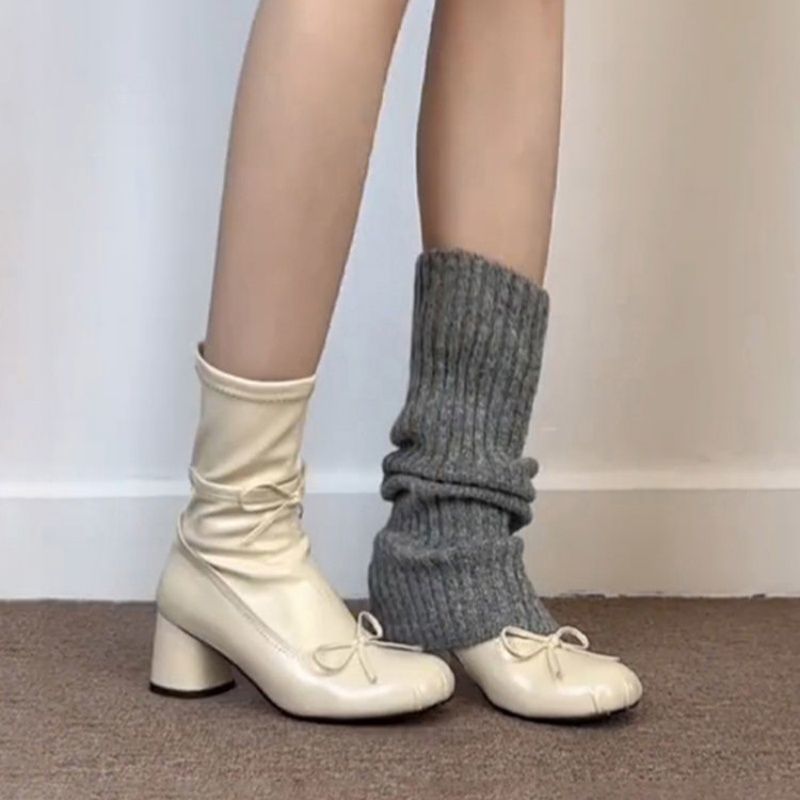 Damen Ballerina‑inspirierte Ankle‑Heels mit gerafftem Schaft und sculpted Blockabsatz Shop Nory