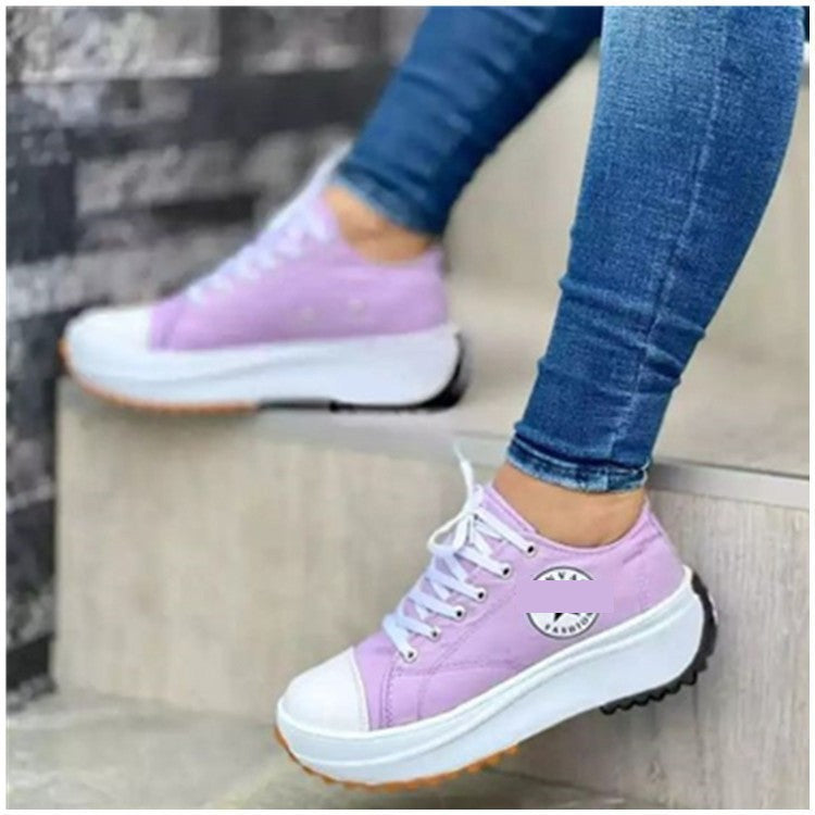 Damen Plateau-Sneaker mit modischen Details und rutschfester Laufsohle