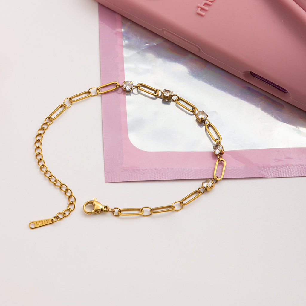 Damen Armband mit elegantem Edelstahl-Design und funkelnden Kristallen Shop Nory