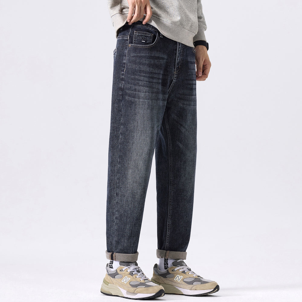 Herren konisch geschnittene Denimhose mit mittlerer Leibhöhe, relaxed Fit und dezenter Used-Optik Shop Nory