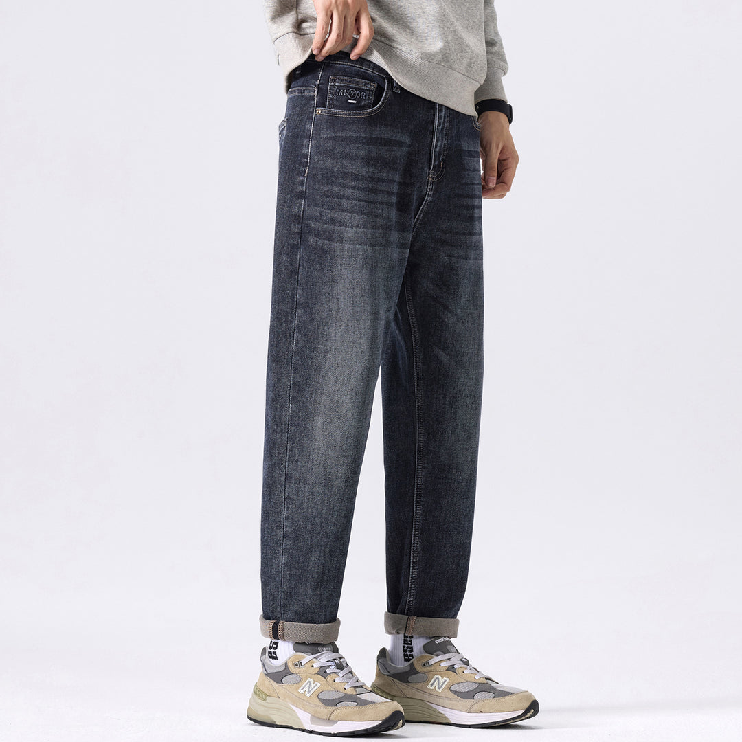 Herren konisch geschnittene Denimhose mit mittlerer Leibhöhe, relaxed Fit und dezenter Used-Optik Shop Nory