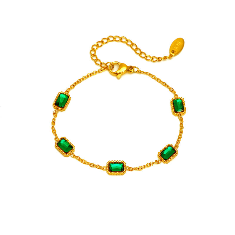Damen Armband mit funkelnden grünen Steinen und hochwertiger Vergoldung Shop Nory