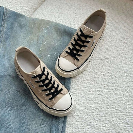 Damen modische Canvas-Sneaker mit kontrastierenden Schnürsenkeln und leichtem Sohlenprofil