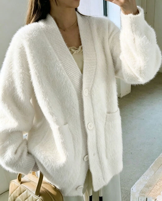 Damen Fluffy-Cardigan mit tiefem V-Ausschnitt, gerippter Knopfleiste und Eingrifftaschen Shop Nory