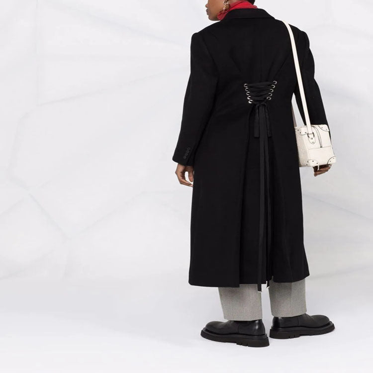 Damen Longcoat im minimalistischen Doppelreiher mit taillierter Silhouette und Pattentaschen Shop Nory