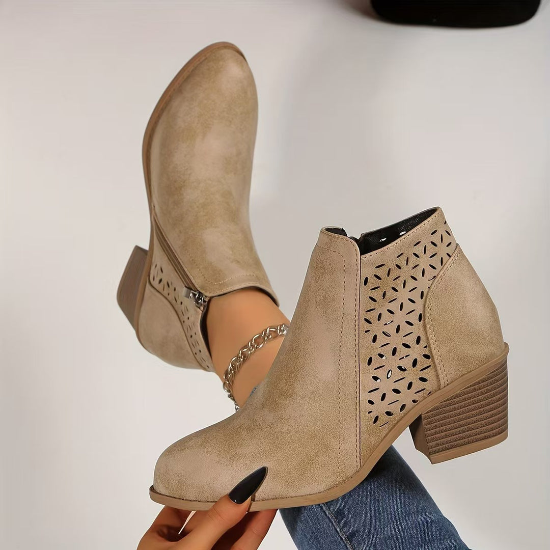 Damen Stiefeletten mit laserperforiertem Blattmuster, Wildlederoptik und mittlerem Blockabsatz Shop Nory