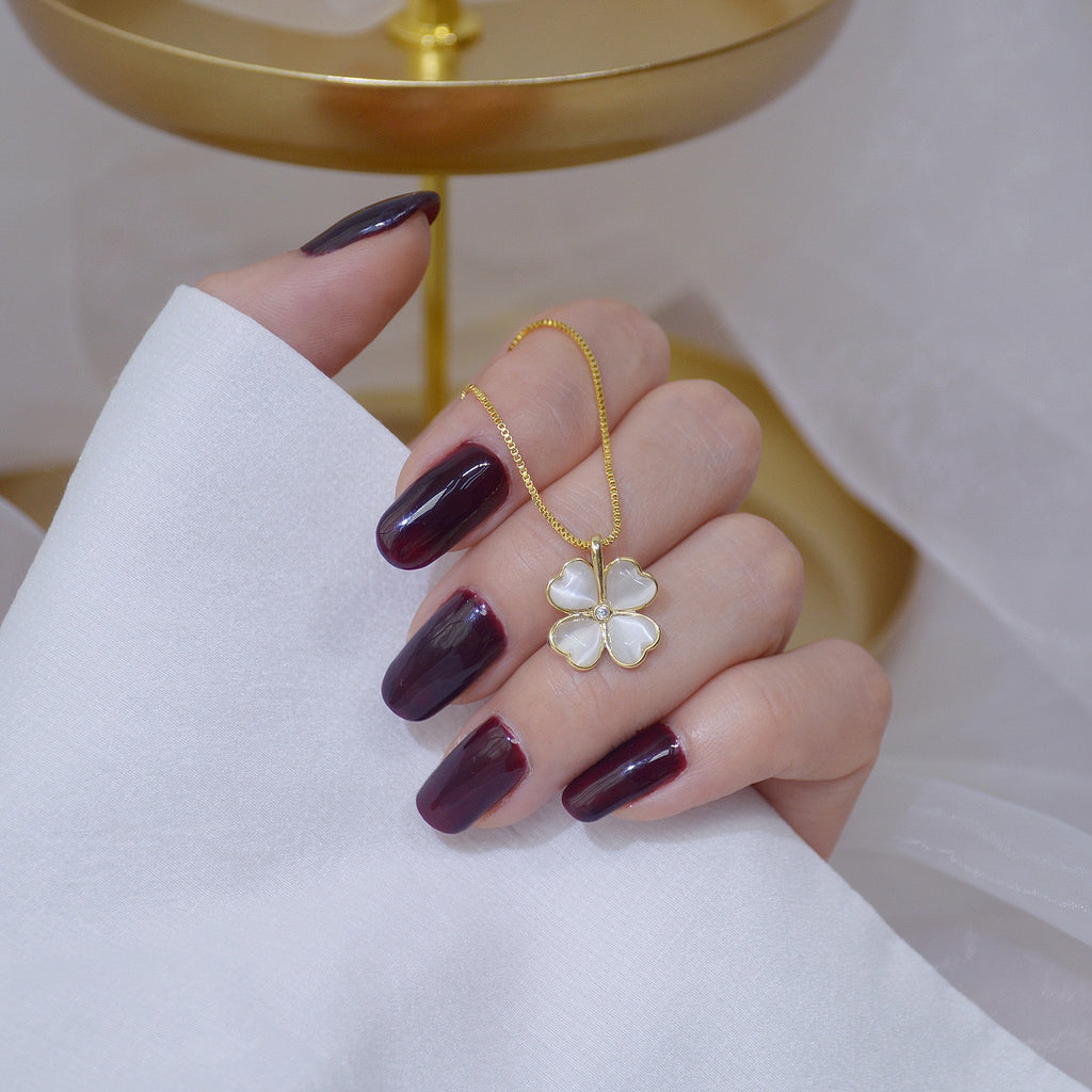 Damen Halskette mit feinem Blumenanhänger aus hochwertigem Edelstahl Shop Nory