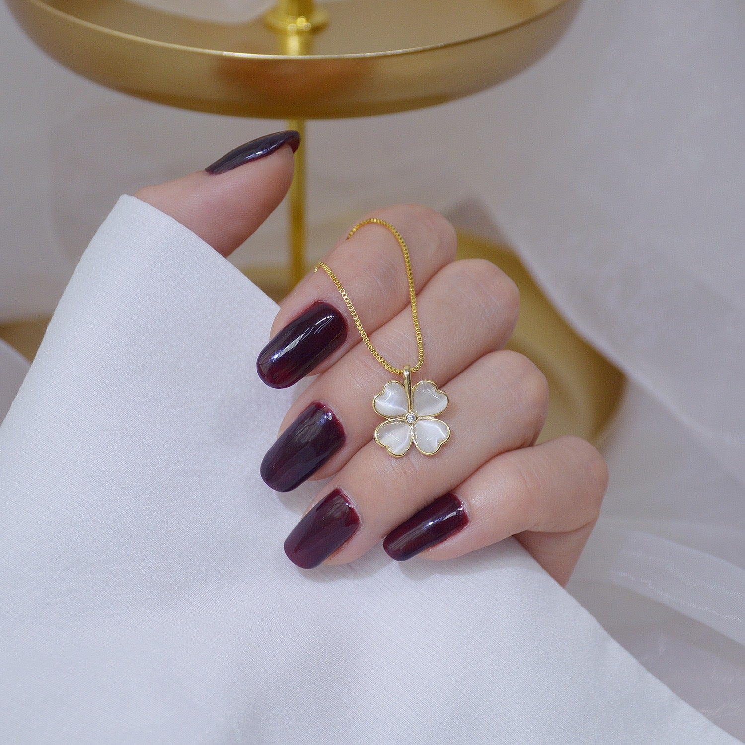 Damen Halskette mit feinem Blumenanhänger aus hochwertigem Edelstahl Shop Nory